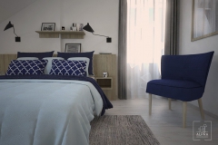 Sypialnia na poddaszu z akcentem koloru niebieskiego.